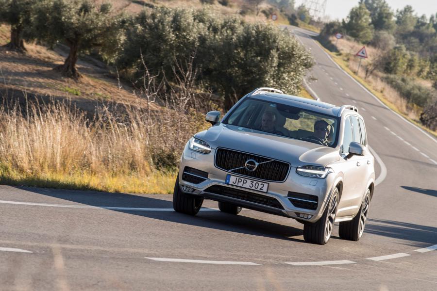  Volvo XC90 D5 Momentum 2015 года  (фото 11 из 26)